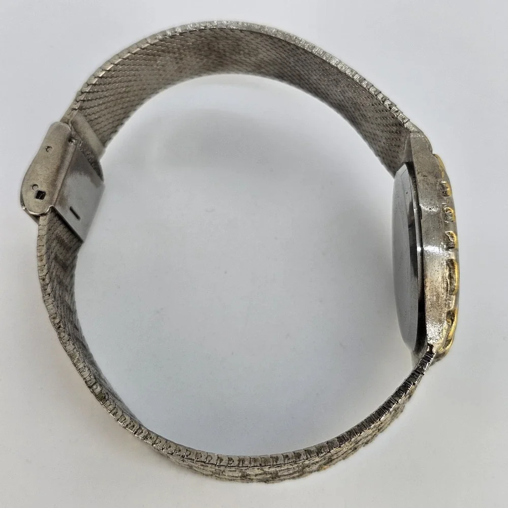 VTG QUEMEX Nugget Watch 32MM Black Dial‎ Gold Tone Bands Up to 7